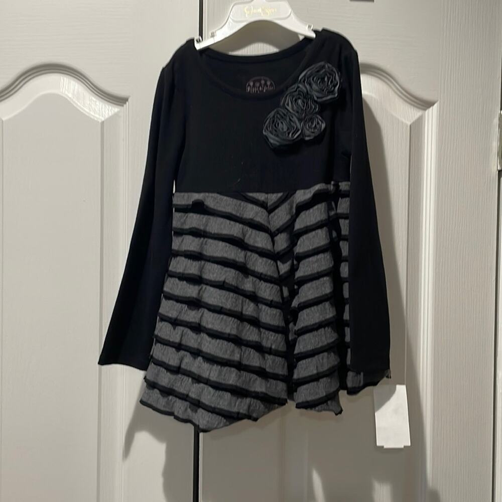 Pippa and Julie 5 long swing top black grey stripe grey rosette flowers euc